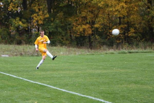 Men's Soccer Loses in Last Minute, 2-1 at Becker