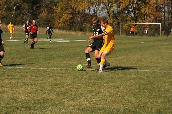 Men's Soccer Blanks Green Mountain 6-0 at Home