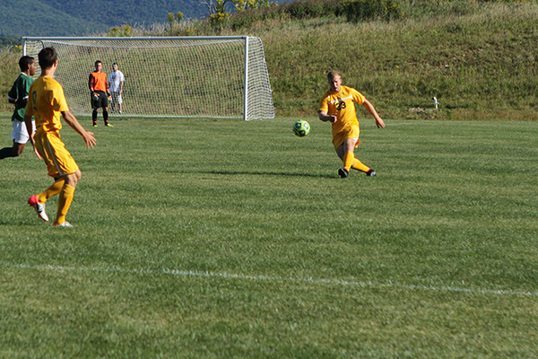 Men's Soccer Bested 1-0 by Late First Half Goal at Castleton