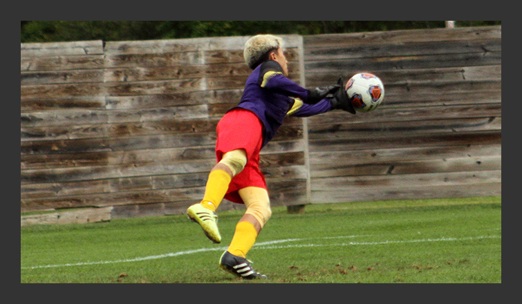 diego uquillas makes a diving save