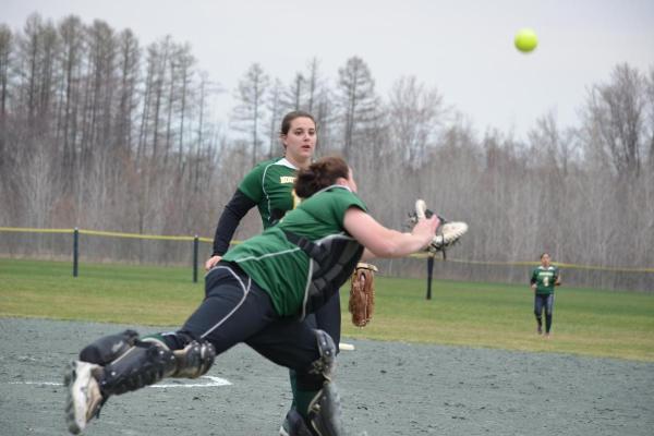 Softball Notches Second Consecutive Split