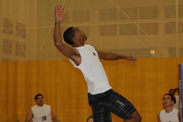 Men's Volleyball Rips Six-Straight Sets for Wins Over Regis, Mount Ida