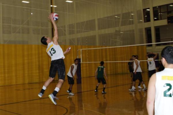 Mens Volleyball Drops to Nazareth, Emmanuel in Day 1 of Golden Flyer Invitational