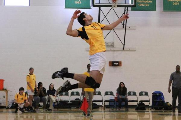 Men's Volleyball Takes 3-0 NECC Sweep at Newbury