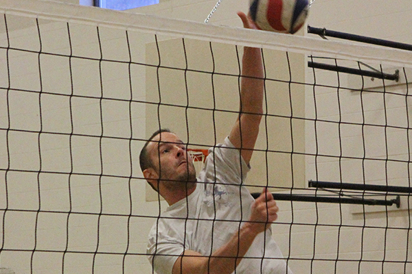 Men's Volleyball Splits Day 1 of JWU Tip-off Tournament, Defeats Regis 3-1 to Start NECC Play