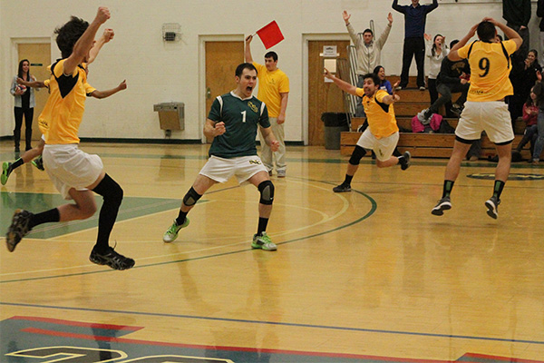 Men's Volleyball Makes History with 3-2 Victory Over Endicott, First in 14 Meetings Between Programs