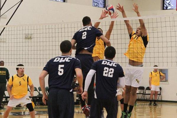 Men's Volleyball Falls 3-2 to Daniel Webster in NECC Semifinal