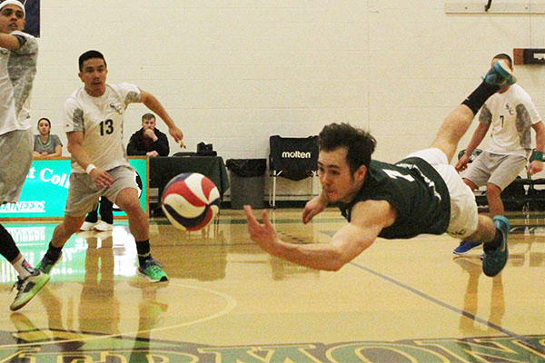 Men's Volleyball Edged 3-2 by Johnson & Wales in Home Opener