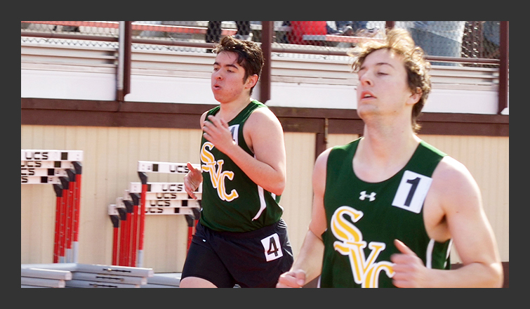 matthew hatch and esteban de la cruz sprint down the track