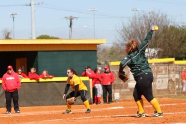 Softball Swept by Wildcats