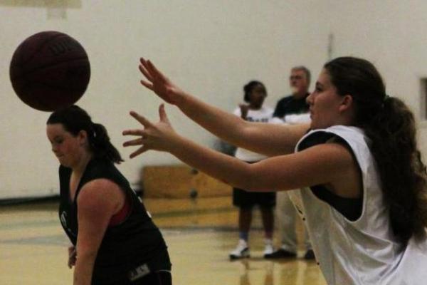 Women's Basketball Falls 60-32 in Season-Opener at Curry