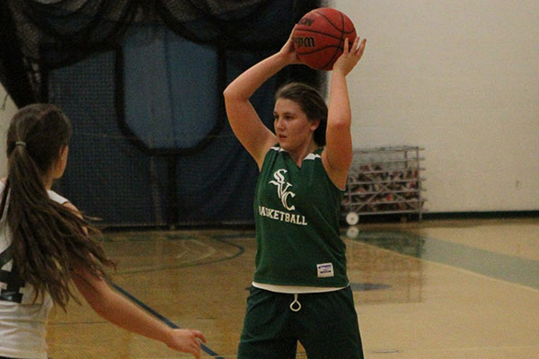 Women's Basketball Grabs First Win, 76-35 at Green Mountain