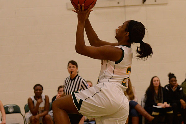 Women's Basketball Slighted 70-67 at Elms in NECC Action