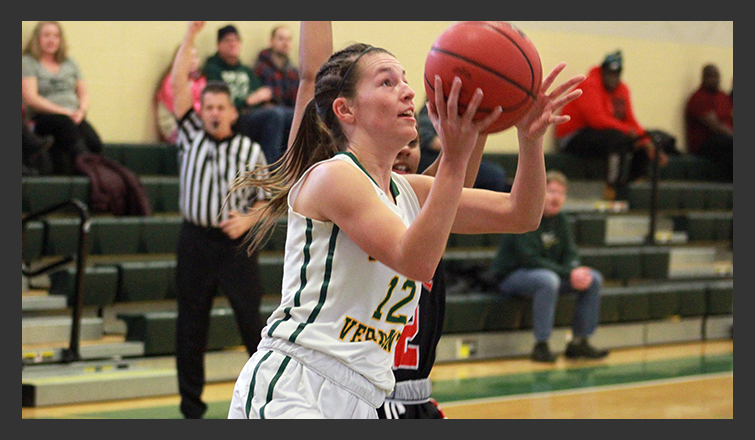 taylor mallett goes up for a layup