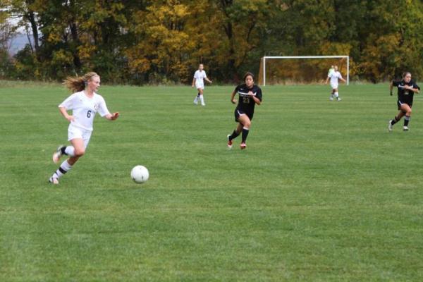 Women's Soccer Grabs 1st Conference Win, Cruise 6-1 Over Newbury