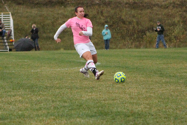 Women's Soccer Blanks Mitchell 5-0 for Fourth Straight Win on Senior Day