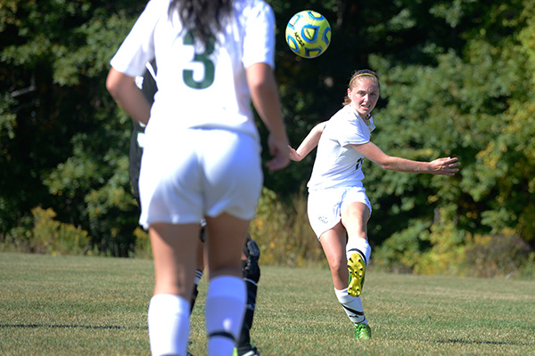 Women's Soccer Win Streak Snapped by 2-1 Loss to Becker