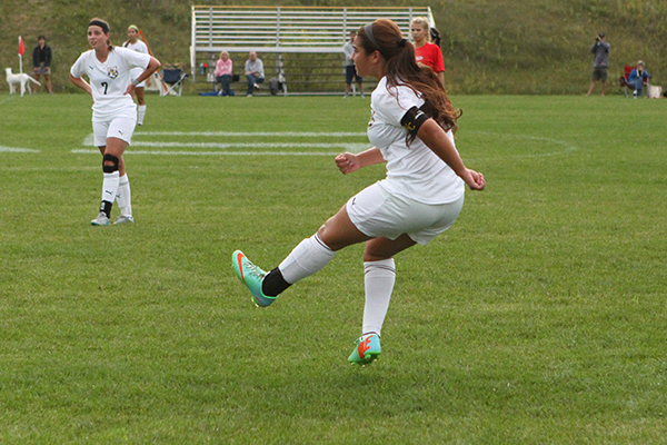 Women's Soccer Blanks Green Mountain 3-0 for Third Straight Win