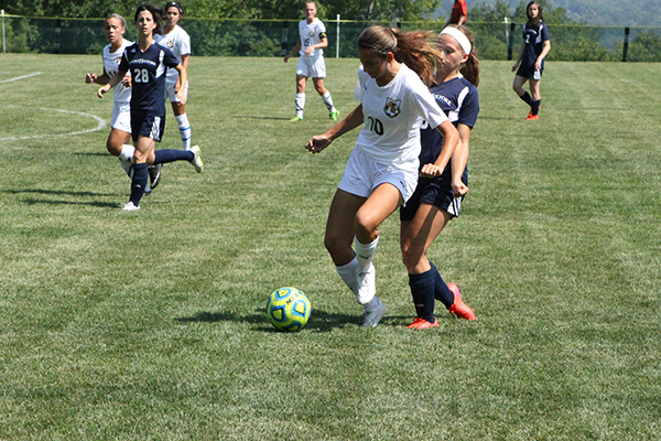 Women's Soccer Clipped 2-1 by Mount Holyoke in Season Opener
