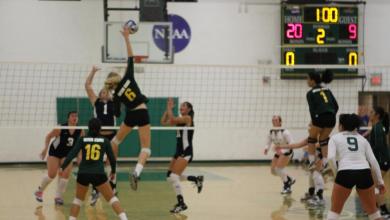 Women’s Volleyball splits on Day 2 of Hamilton Tournament