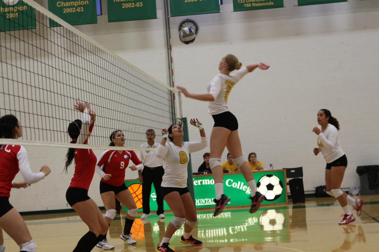 Women's Volleyball Grabs Another Conference Win, 3-0 Over Daniel Webster