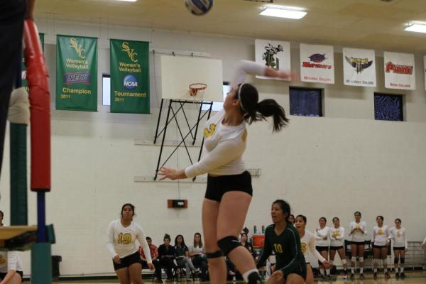 Women's Volleyball Remains Undefeated in Conference with 3-0 Win Over Mitchell