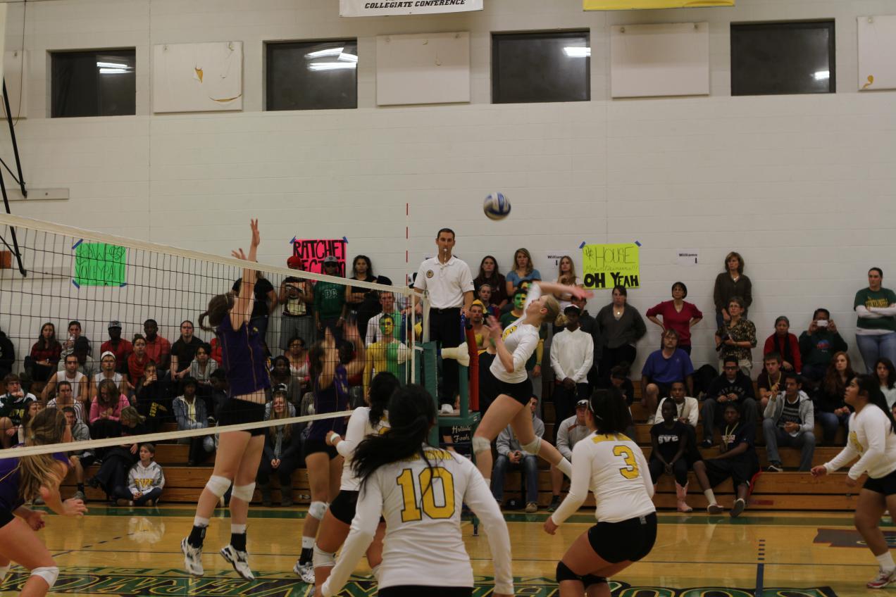 Women's Volleyball Drops Rt. 7 Showdown to Ephs, 3-1