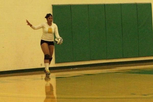 Women's Volleyball Taken 3-0 at Middlebury